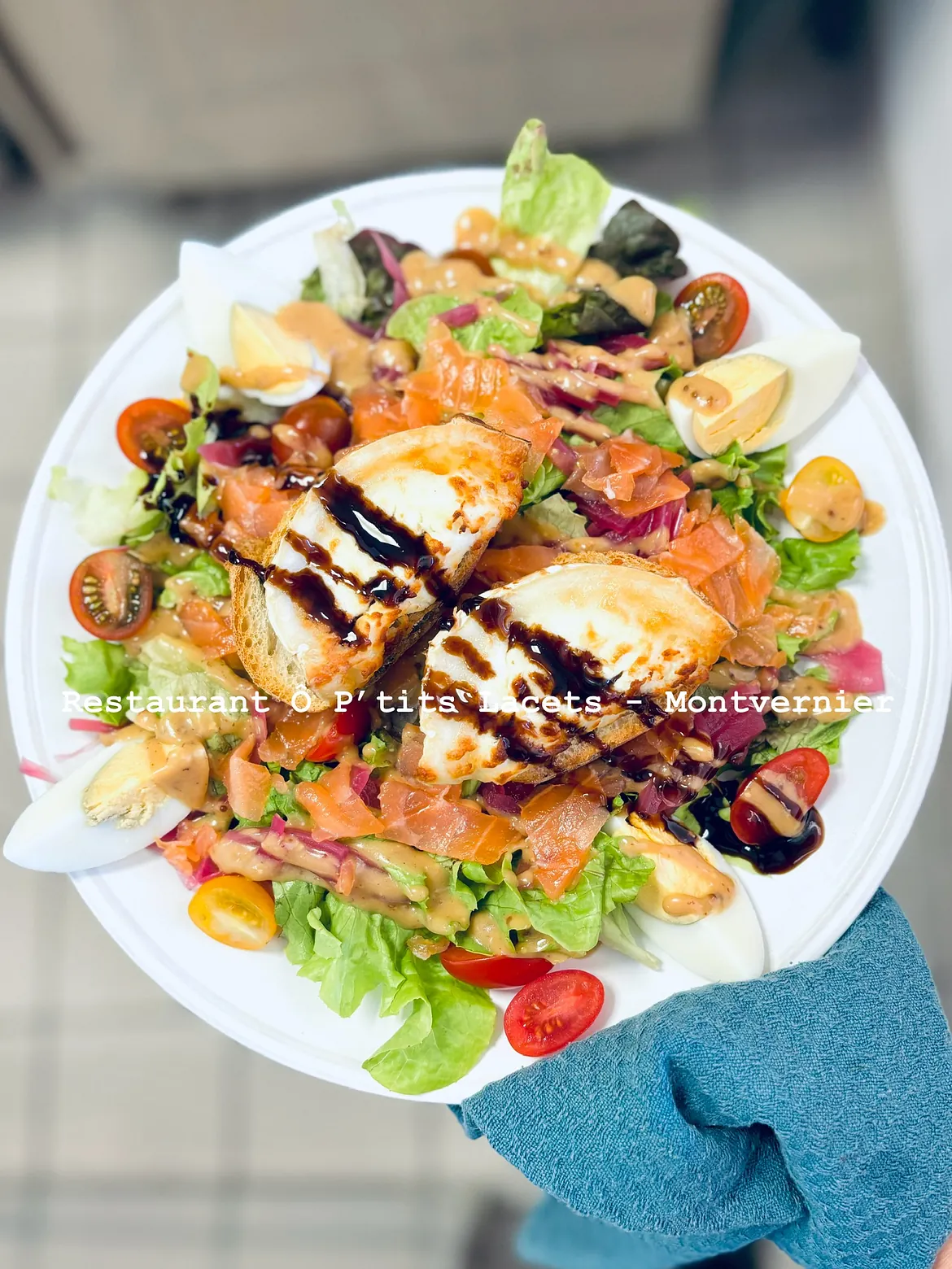 Salade de chèvre chaud sur toasts & saumon fumé 